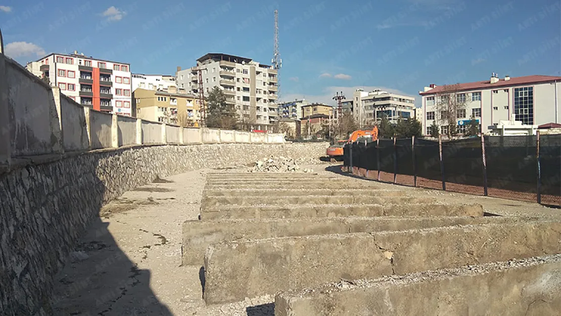 Siirt Atatürk Stadyumu Genişletiliyor! Maçlar Oynanacak mı? Gençlik ve Spor İl Müdürlüğü Nerede Hizmet Veriyor?