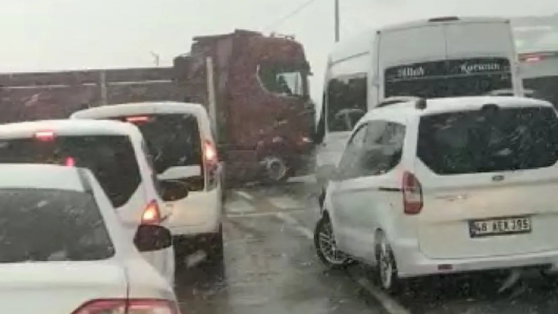 Siirt-Batman Yolu Felç Oldu! Onlaca Araç Yolda Kaldı