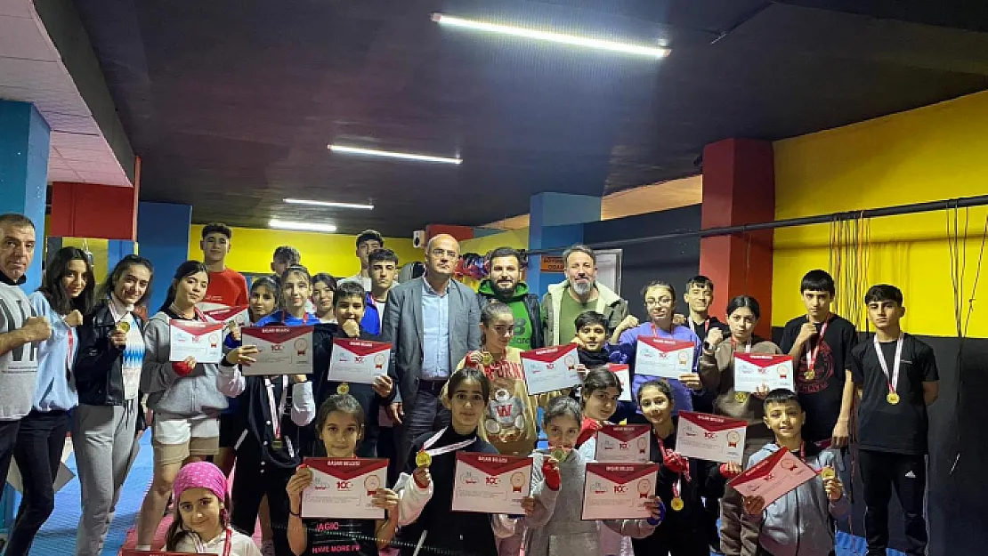 Siirt Belediye Boks Takımı Okullar Arası Turnuvada 30 Birincilik Aldı