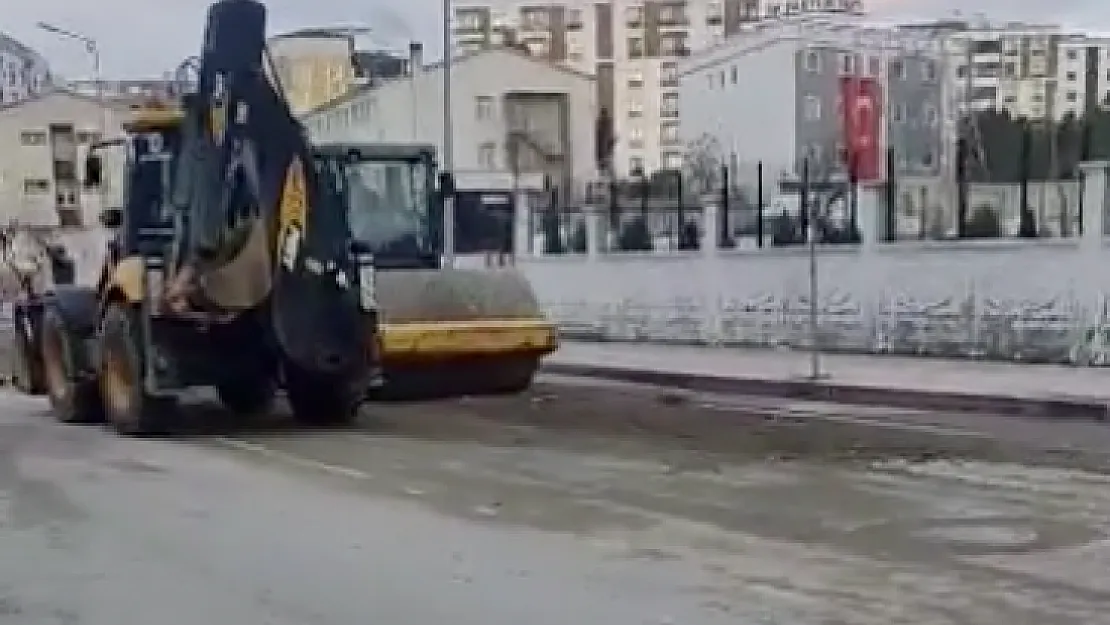 Siirt Belediyesi Bozuk Yolları Düzeltmek İçin Çalışma Başlattı!