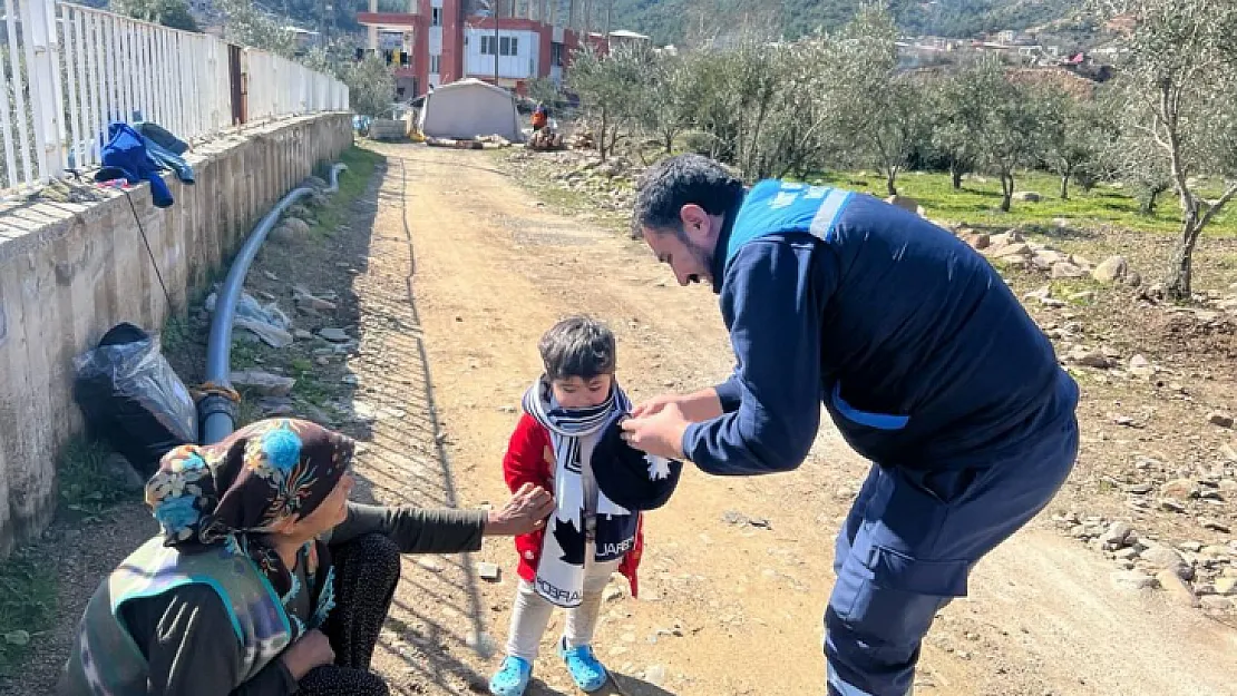 Siirt Belediyesi deprem bölgelerinde yaraları sarmaya devam ediyor