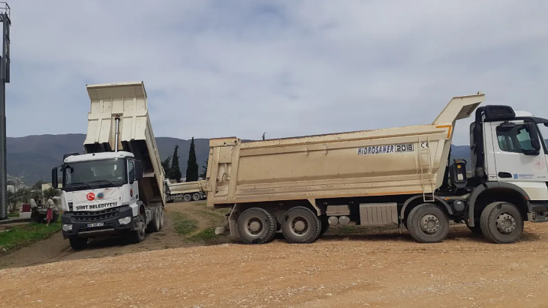 Siirt Belediyesi Ekipleri Deprem Bölgesinde Gece Gündüz Çalışıyor! Artı Siirt Deprem Bölgesinde Çalışmaları Görüntüledi