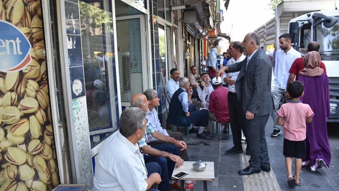 Siirt Belediyesi Kaldırım İşgallerine Karşı Sıkı Denetim Başlattı! Belediye Eşbaşkanı Kaysi Esnafla Birebir Görüştü