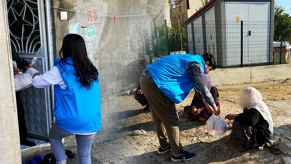 Siirt Belediyesi'nden Her Gün Sıcak Yemek Desteği: 67 Ailenin Sofrasına Destek Olunuyor