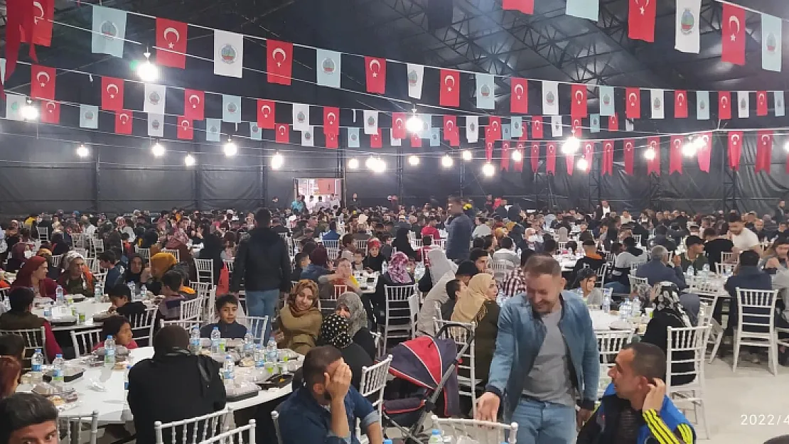 Siirt Belediyesi Ramazan Ayında Bir Günde 1500 Aileye Sıcak Yemek Ulaştırıyor!