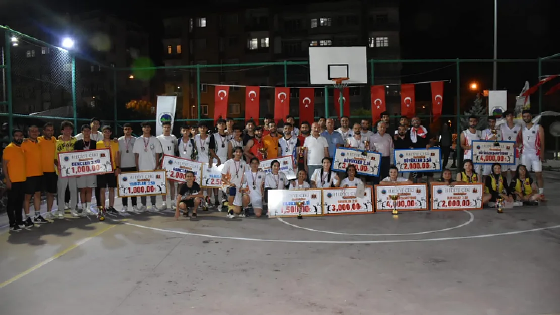 SİİRT BELEDİYESİ SOKAK BASKETBOL ŞENLİĞİ SONA ERDİ