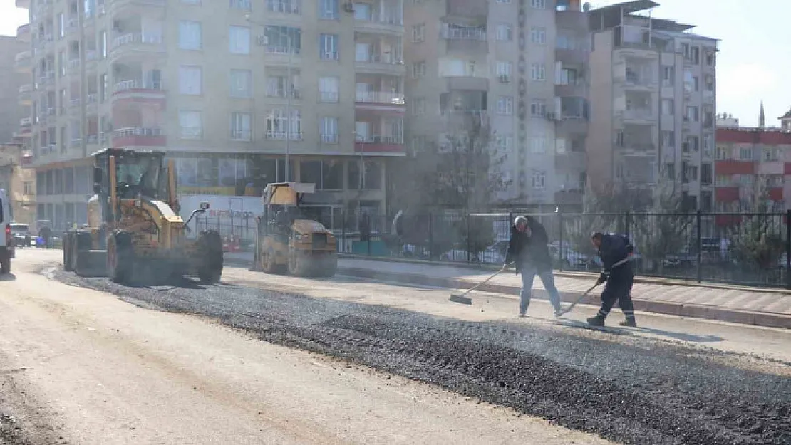 Siirt Belediyesi, yollarda yenileme çalışmalarına hız verdi