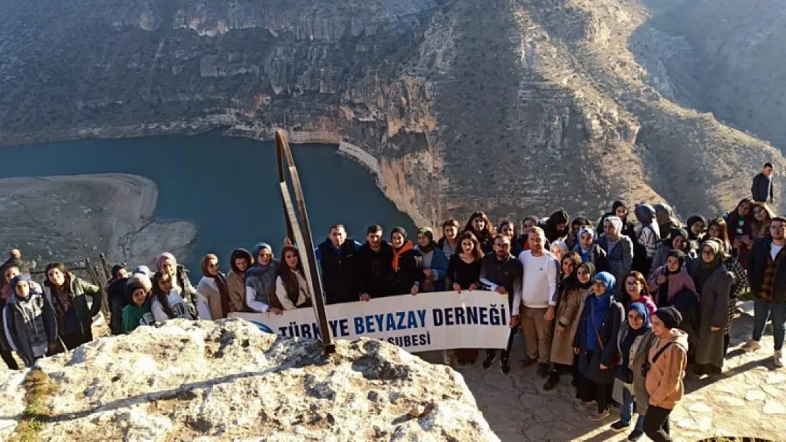 Siirt Beyazay Derneğinden Doğa Yürüyüşü