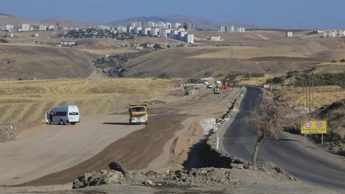 Siirt Bürokratları Dikkat! Biz Bir Yolu 20 Yıldır Bitiremezken Batman Yeni Yolların İhalesini Yapıyor