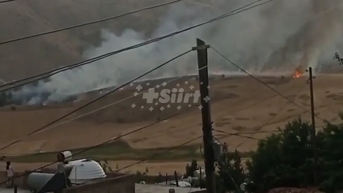 Siirt'e Bağlı Köyün Mezarlığında Büyük Yangın! Çok Sayıda Ekip Olay Yerinde