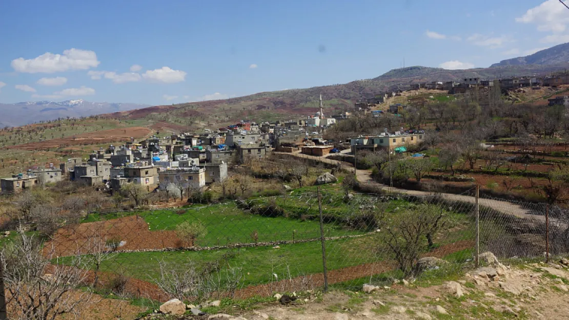 Siirt'e Bağlı O Köyde Neler Oluyor! Yeraltından Gelen Tuhaf Patlama Sesleri Köylüleri Korkutuyor