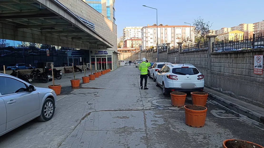 Siirt Eğitim ve Araştırma Hastanesinde Ambulans Krizi: Saksılar da Çözüm Olmadı!