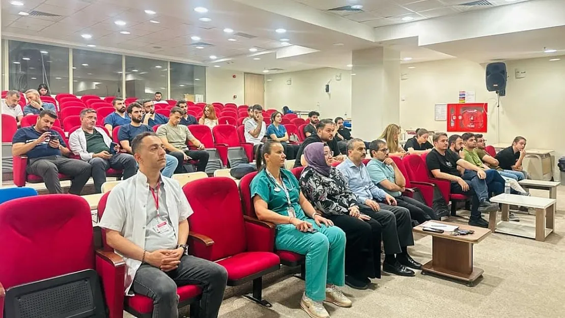 Siirt Eğitim ve Araştırma Hastanesi'nde 'Genel Adli Hatalar' Seminerine Yoğun İlgi