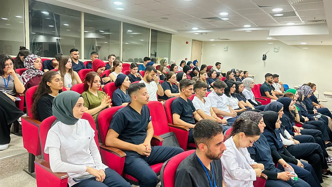 Siirt Eğitim ve Araştırma Hastanesi'nde Stajyerlere 'İş Başı Uyum Eğitimi' Verildi