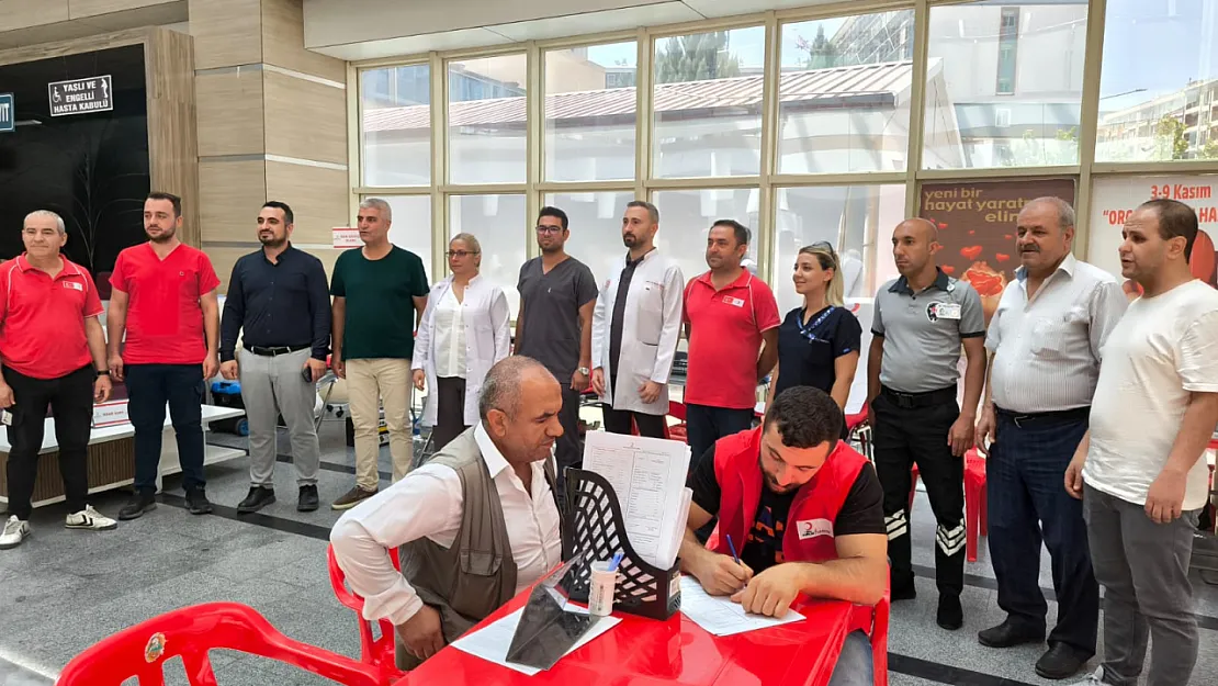 Siirt Eğitim ve Araştırma Hastanesi'nden Kan Bağışına Örnek Destek