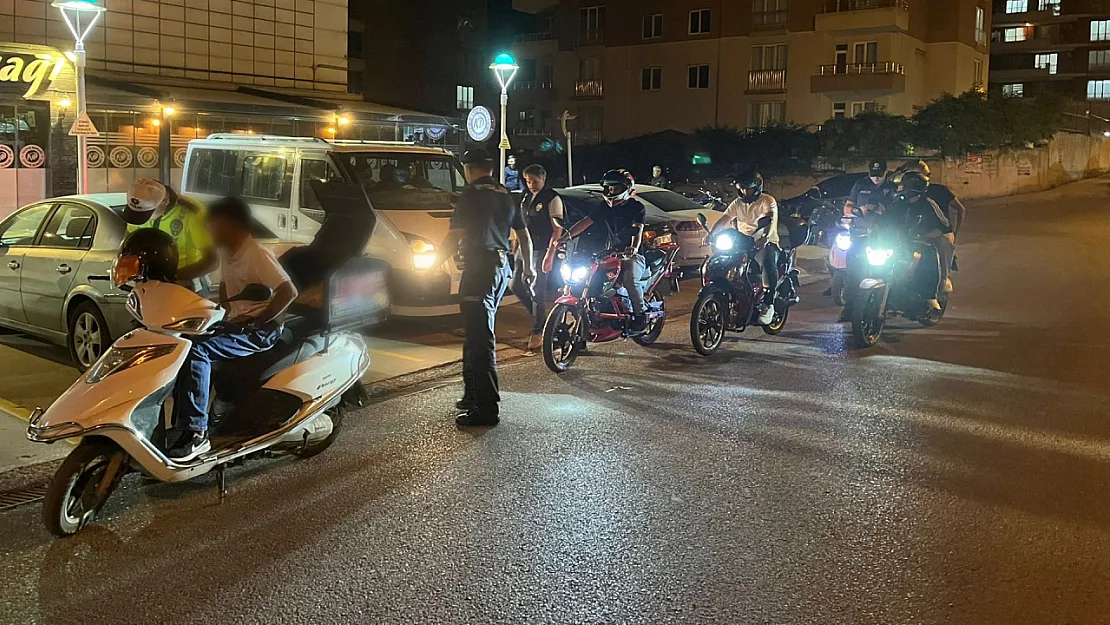 Siirt Emniyeti, Motosikletlere Yönelik 9 Noktada Eş Zamanlı Denetim Gerçekleştirdi