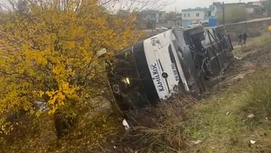 Siirt Firmasına Ait Yolcu Otobüsündeki 35 Kişinin Yaralandığı Kazanın Görüntüleri Ortaya Çıktı!