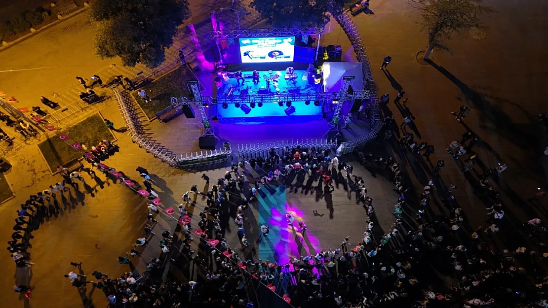 Siirt Fıstığı Doğa ve Kültür Festivali Coşkulu Bir Konserle Sona Erdi