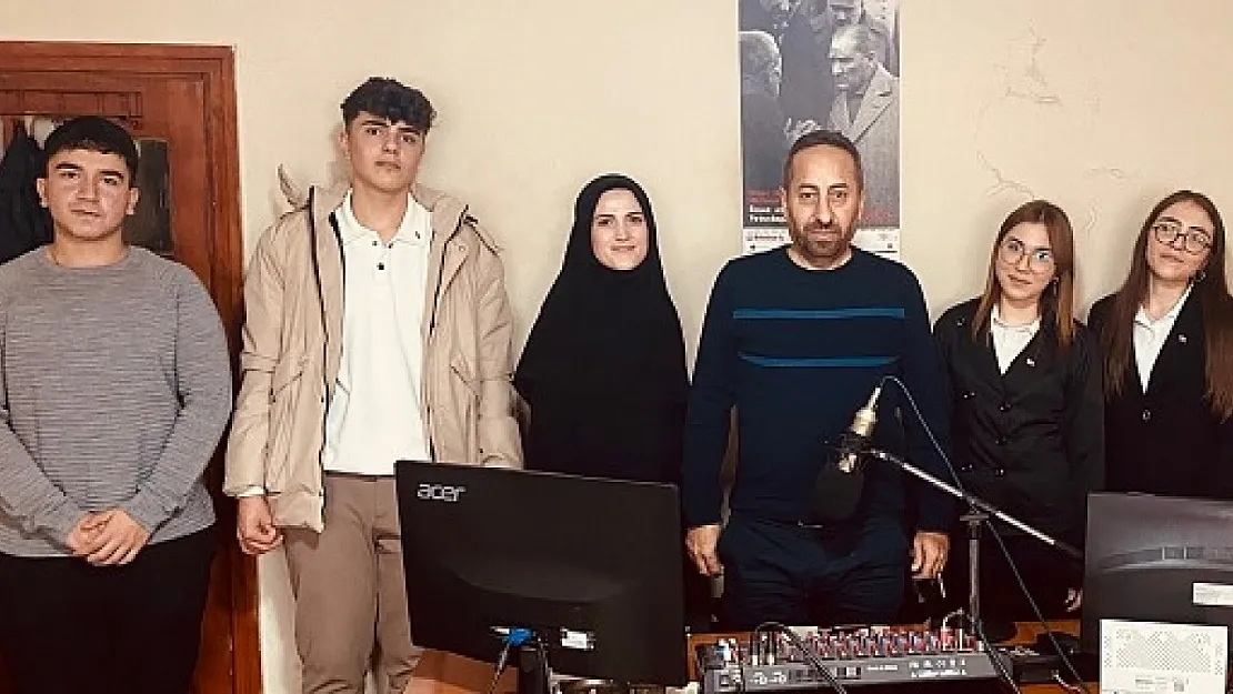 Siirt FM Canlı Yayınında Siirt Çocuk Hakları İl Komitesi'nden Farkındalık Yayını