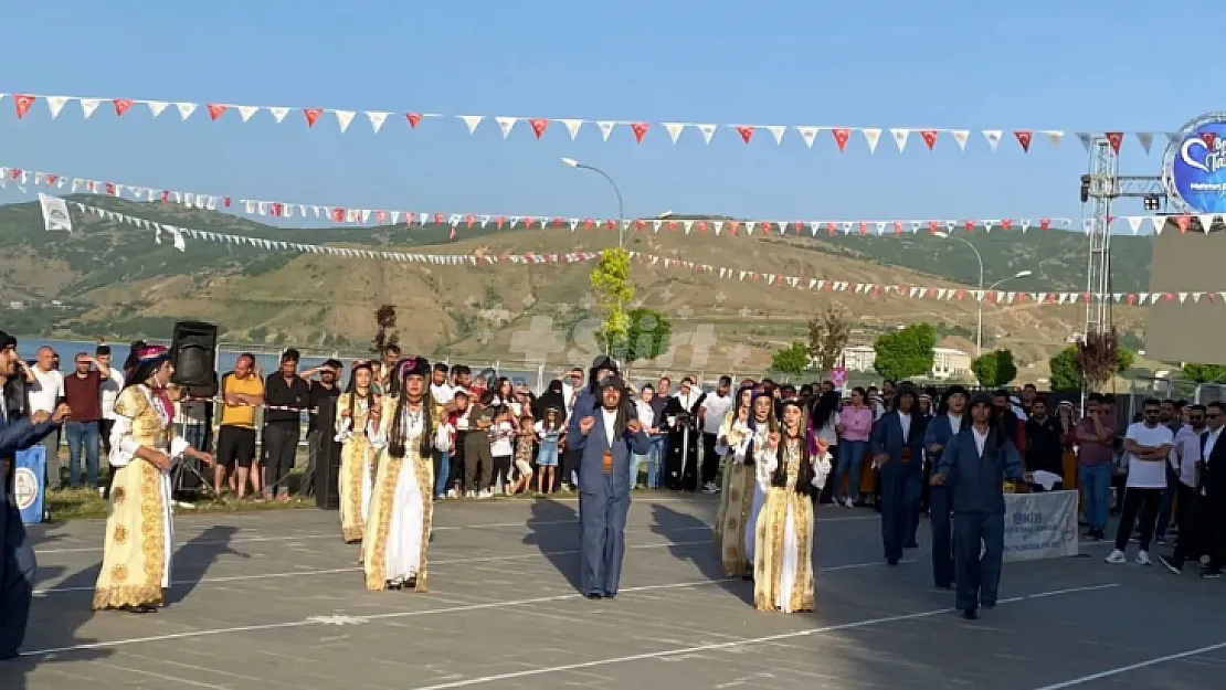 Siirt Halk Oyunları Ekibi Dereceye Girdi!