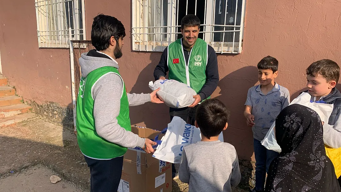 Siirt İHH'dan Köy Okullarındaki Öğrencilere Giyim Desteği