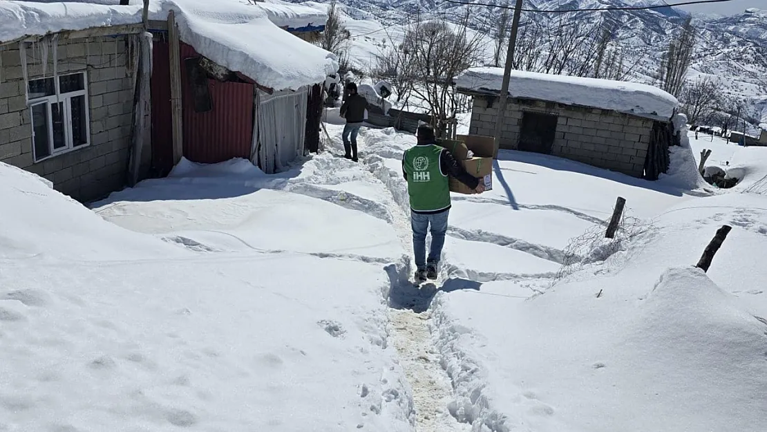 Siirt İHH'dan Pervari'de İhtiyaç Sahiplerine Giyim Desteği