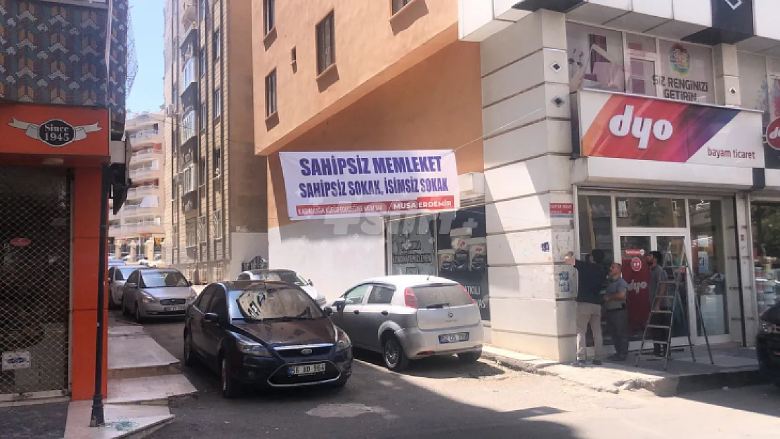 Siirt'in En İşlek Noktasına ''Sahipsiz Memleket'' Yazılı Pankart Asıldı!