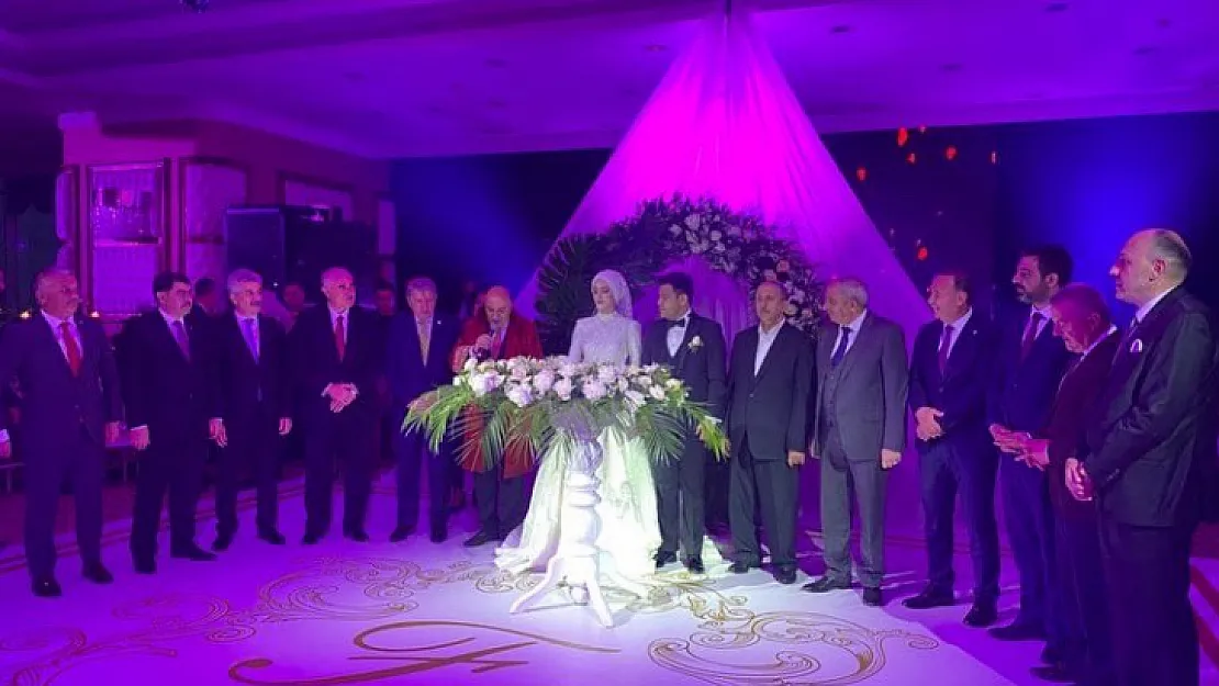 Siirt'in Eski Valisi Mustafa Tutulmaz'ın Oğlu Siirtli İş İnsanının Kızıyla Evlendi