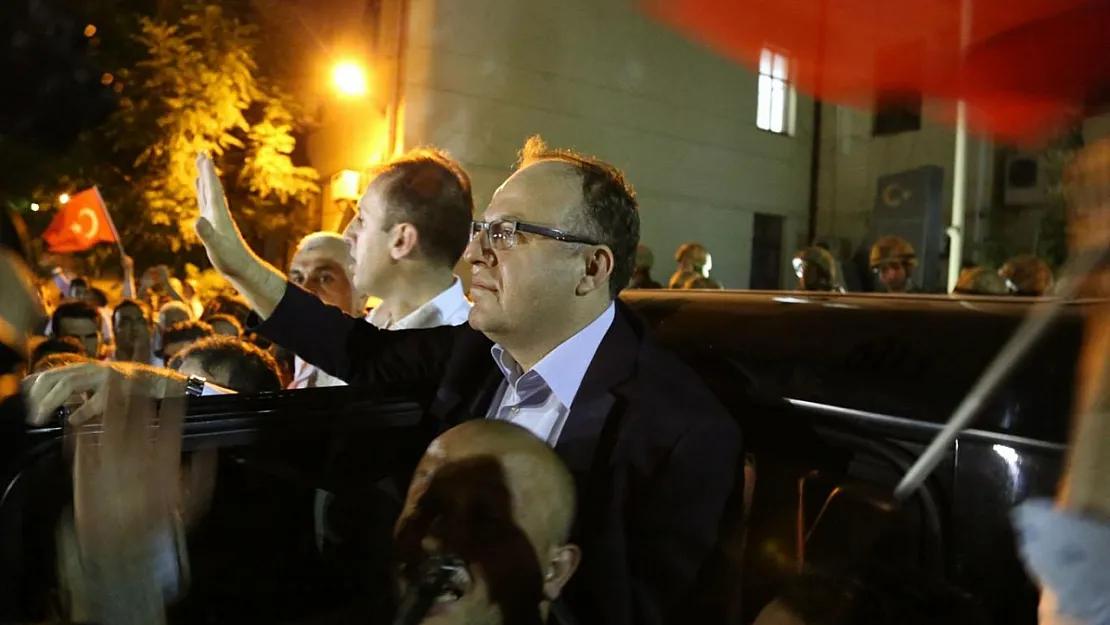 Siirt'in Eski Valisi Mustafa Tutulmaz'dan Artı Siirt'e Açıklama: Siirt Halkı O Gece Destan Yazdı