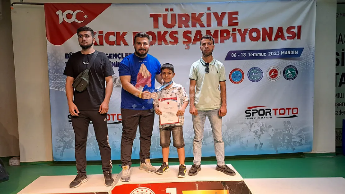 Siirt'in İlk Kick Boks Madalyasını Vedat kayıkçı Kazandı