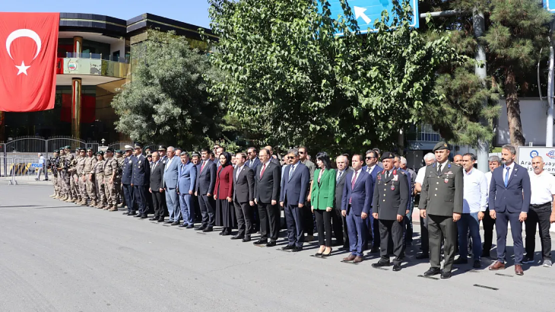 Siirt'in Şeref Günü Törenlerle Kutlandı