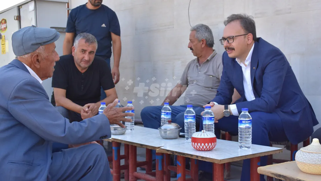 Siirt'in Yeni Valisi İlk ziyaretini Veyselkarani Beldesine Yaptı! Valinin Yanında Vatandaşın Arzuladığı Gibi Koruma Ordusu Olmaması Dikkat Çekti