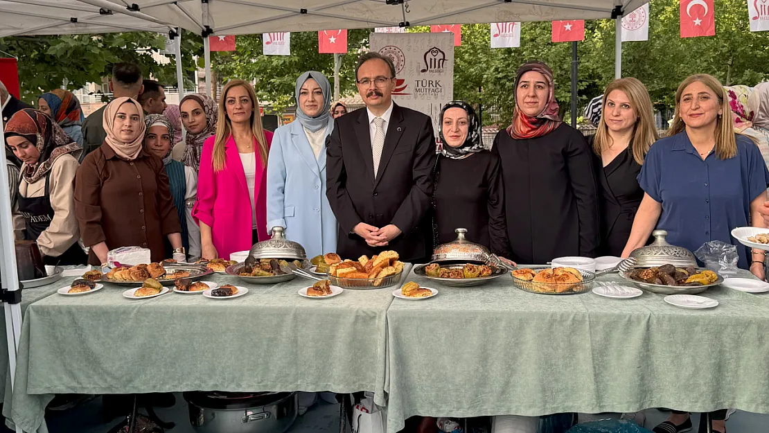 Siirt'in Yöresel Lezzetler Kızlar Tepesi'nde Tanıtıldı