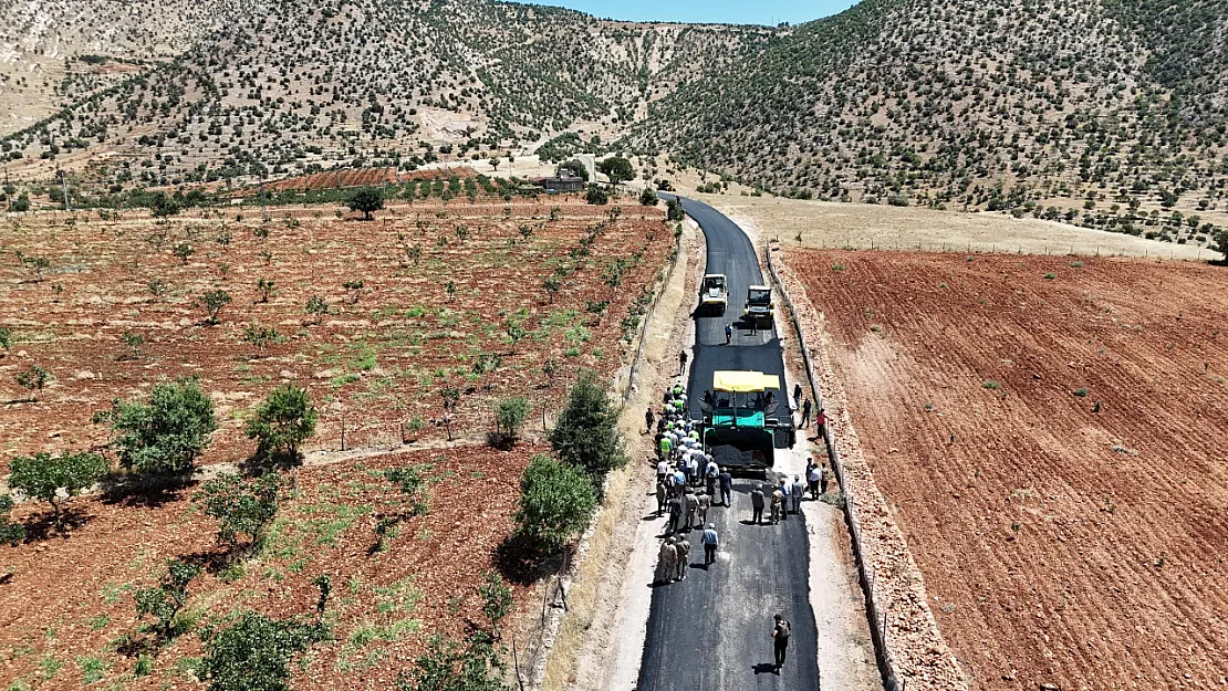 Siirt Kırsalında Altyapı Yatırımları Hız Kazandı: Erenkaya-Dağdöşü Grup Yolu Asfaltlanıyor
