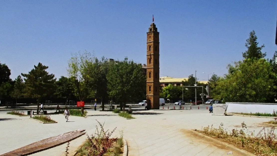 Siirt Saat Kulesinin Nerede Olduğunu biliyor Muydunuz? O Fotoğraf Gün yüzüne Çıktı!