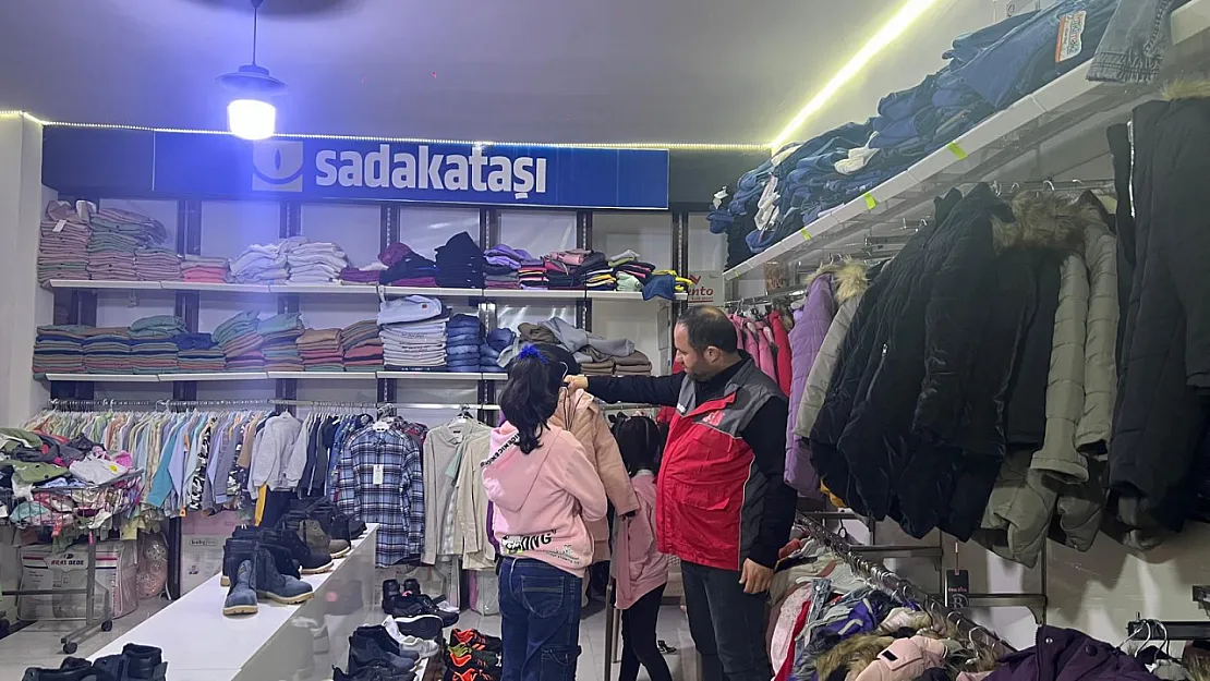 Siirt Sadakataşı Derneği'nden 2 Bin Çocuğa Kışlık Yardım