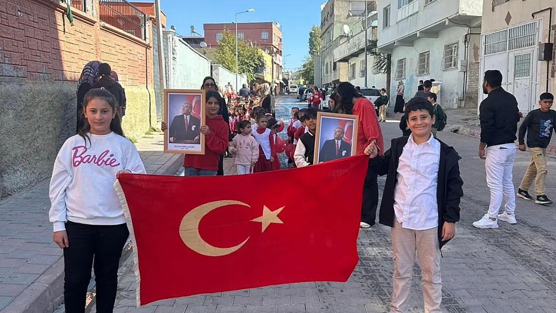 Siirt Şehit Davut İlbaş İlkokulu'nda Cumhuriyet Kutlamaları Coşkuyla Gerçekleştirildi