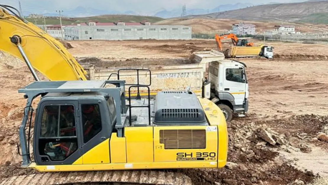 Siirt'te 100 Kişinin İstihdam Edileceği Yeni Bir Fabrikanın Temeli Atıldı!