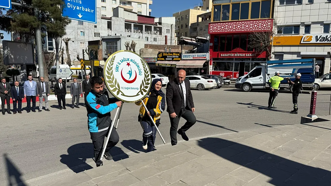 Siirt'te 14 Mart Tıp Bayramı Kutlamaları: Sağlıkçılar Atatürk Anıtı'na Çelenk Sundu