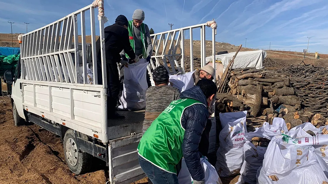 Siirt'te 22 Aileye Odun ve Kömür Yardımı