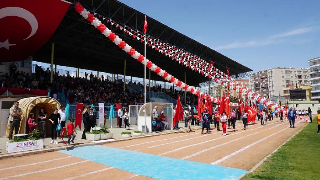 Siirt'te 23 Nisan Ulusal Egemenlik ve Çocuk Bayramı Coşku İle Kutlandı