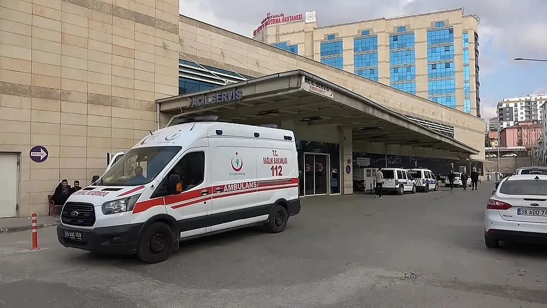 Siirt'te 4 Yaşındaki Çocuk Damdan Düşerek Yaralandı