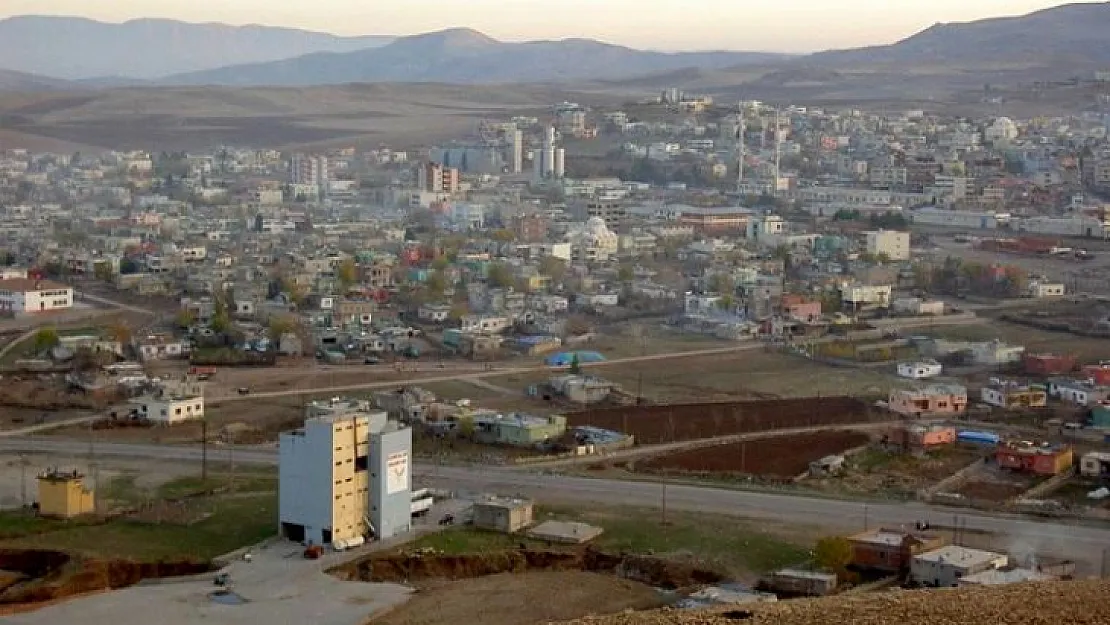 Siirt'te 5. Kattan Atlayan Genç Ağır Yaralandı