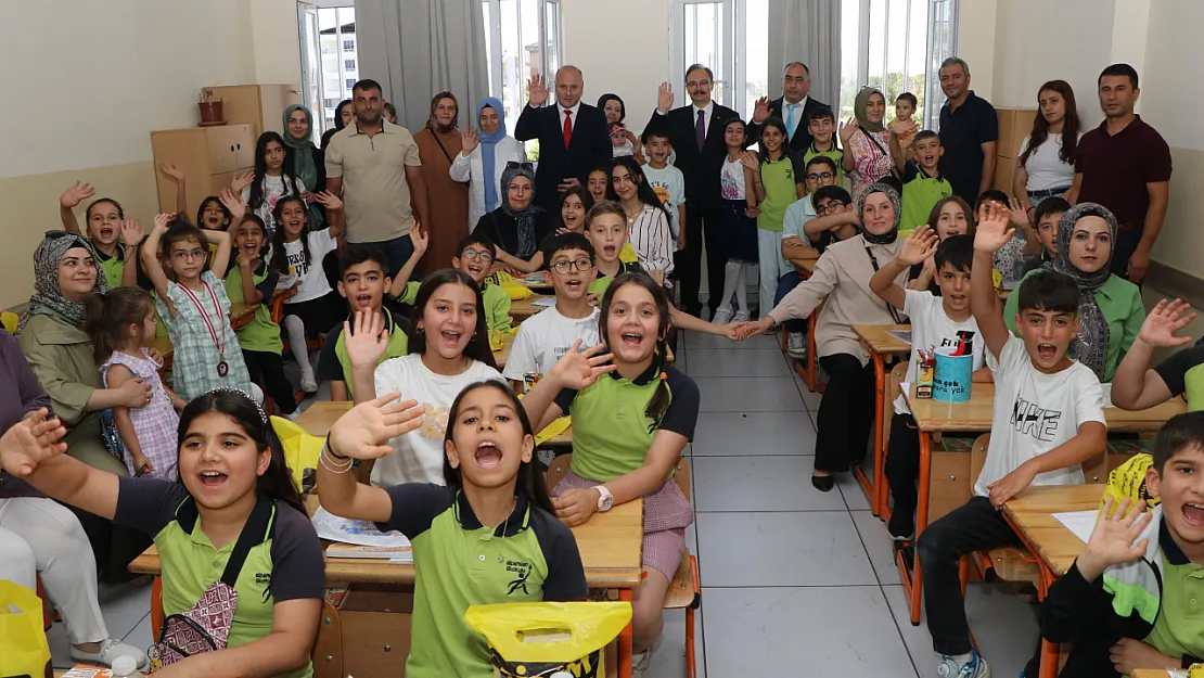 Siirt'te 560 Okulda 85 Bin Öğrenci Karnelerini Aldı