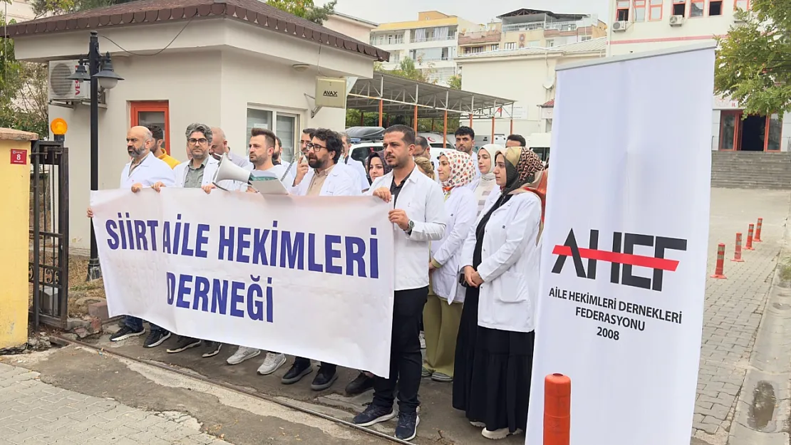 Siirt'te Aile Hekimleri Yeni Yönetmeliğe Tepki Gösterdi!