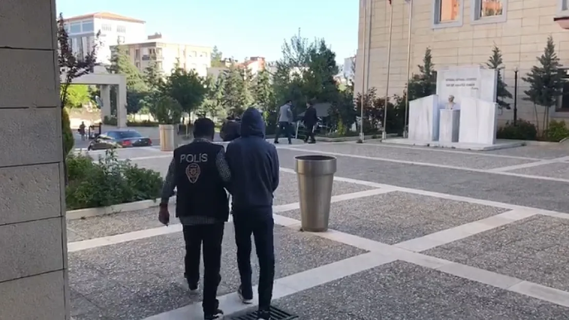 Siirt'te ATM'lerden Para Çekenleri Dolandıran Zanlı Tutuklandı