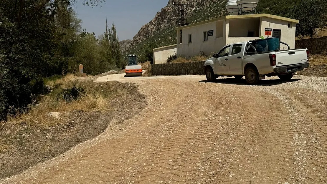 Siirt'te Bapire Sofi Türbesine Giden Yol İlk Defa Asfaltla Buluşacak!