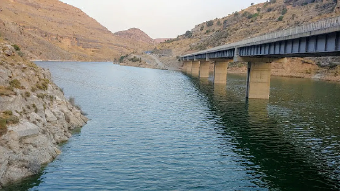 Siirt'te Baraj Gölüne Giren 12 Yaşındaki Çocuk Kayboldu 