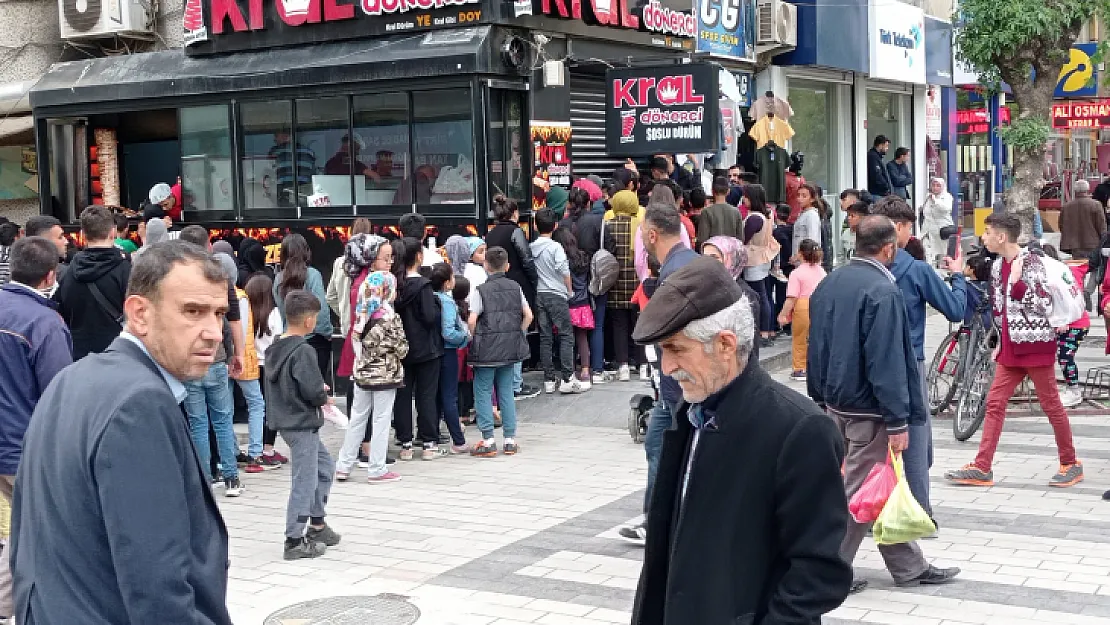 Siirt'te Bedava Döner İzdihamı!