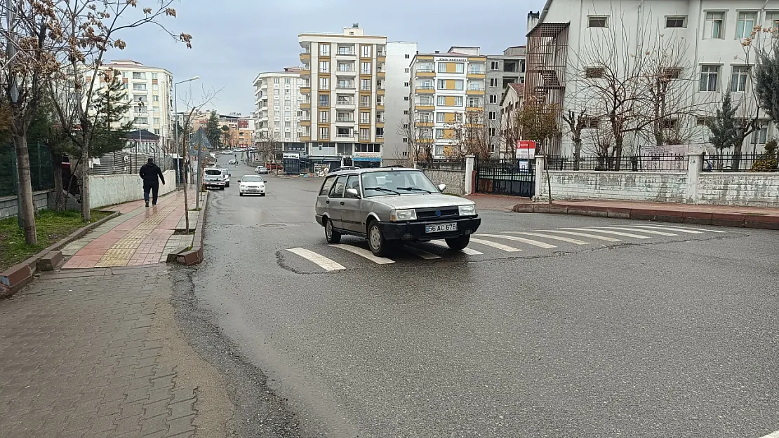 Siirt'te Beton Kasisler Sürücüleri Zor Durumda Bırakıyor